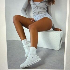 ON women’s Cloud sneakers in white size 8.5